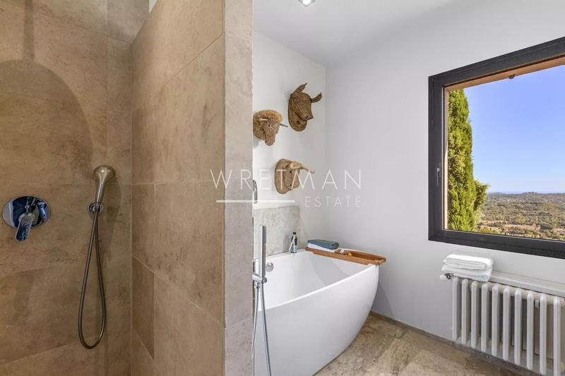 Maison - 250 m² - 7 pièces