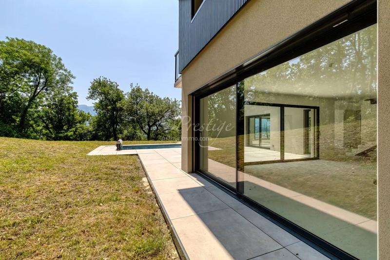 Maison - 202 m² - 7 pièces