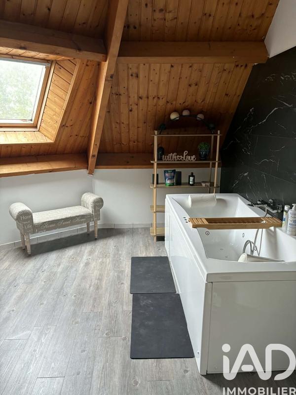 Maison - 215 m² - 8 pièces