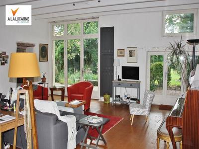 Maison - 255 m² - 9 pièces