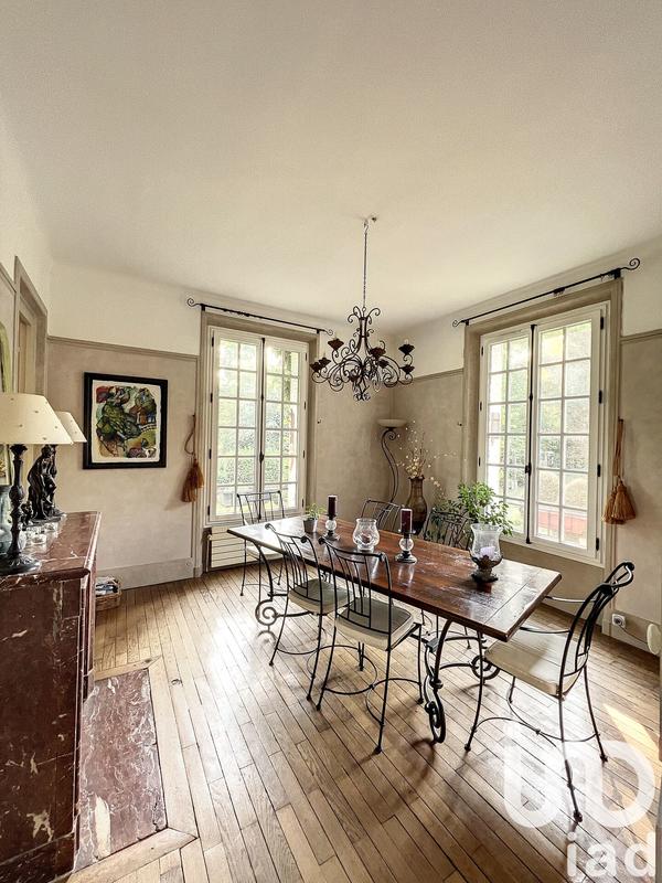 Maison - 252 m² - 11 pièces