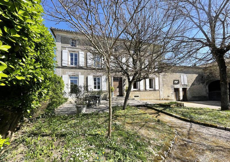 Maison - 200 m² - 7 pièces