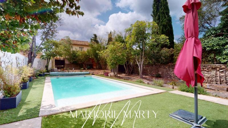 Maison - 269 m² - 9 pièces