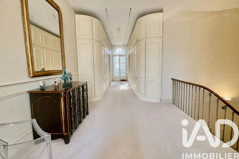 Maison - 411 m² - 11 pièces