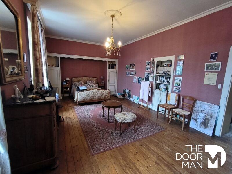 Propriété - 326 m² - 12 pièces