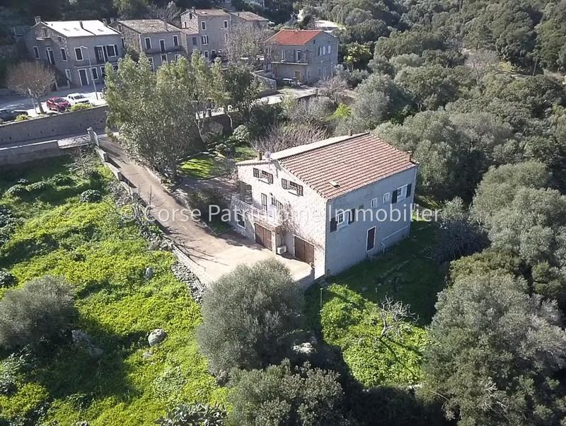 Maison traditionnelle - 250 m² - 5 pièces