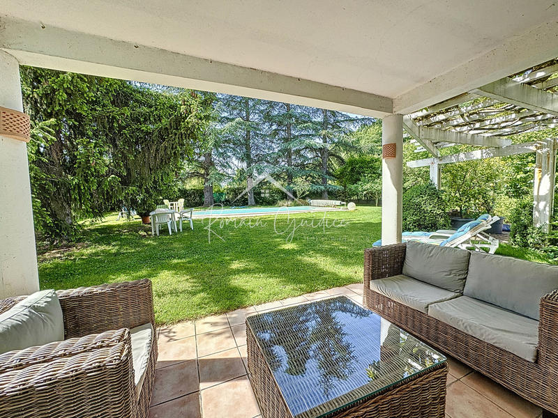 Propriété - 247 m²