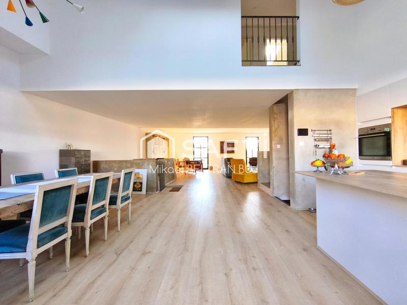 Maison - 200 m² - 6 pièces