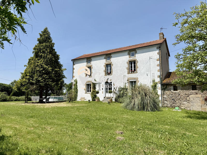 Maison ancienne - 242 m² - 6 pièces