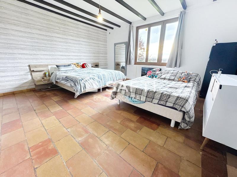 Maison - 225 m² - 7 pièces