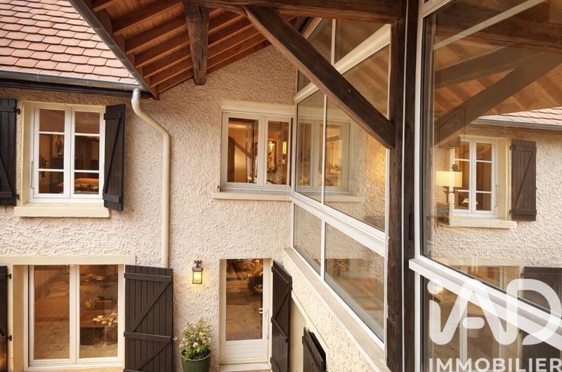 Maison - 285 m² - 9 pièces