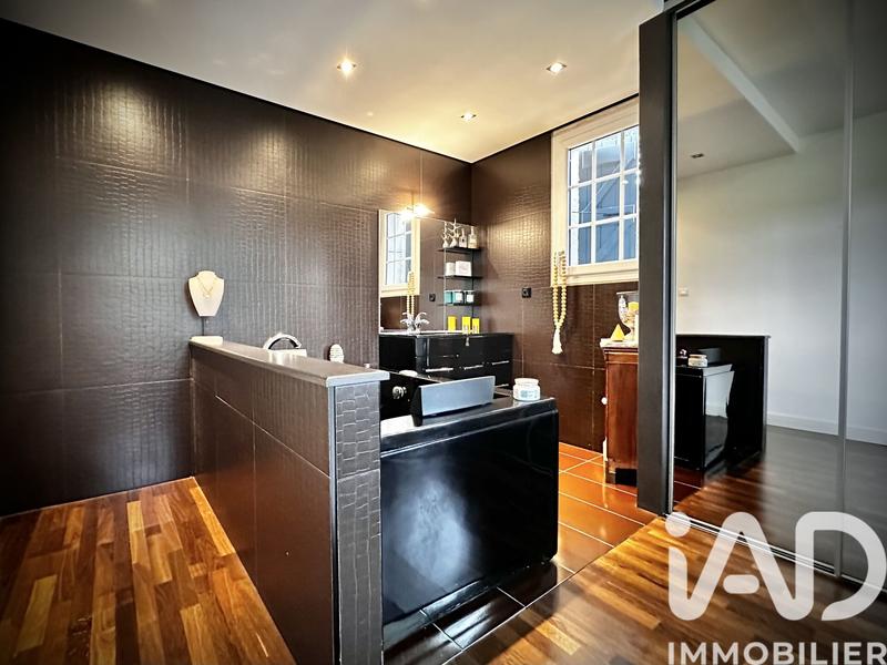 Maison - 300 m² - 8 pièces