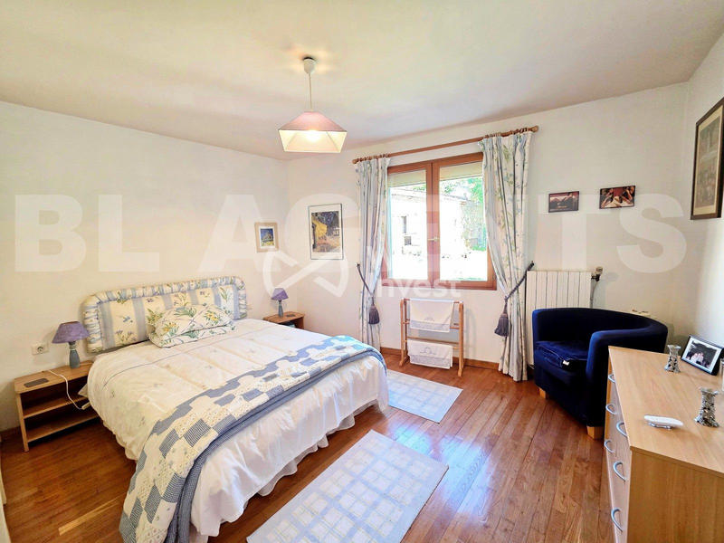 Maison - 212 m² - 7 pièces