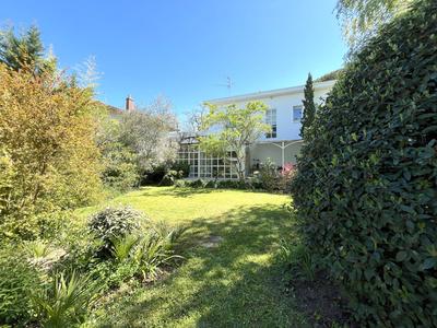 Maison - 273 m² - 7 pièces