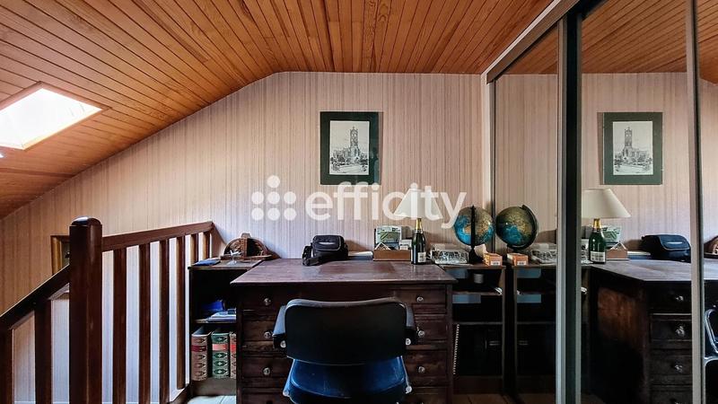 Maison - 205 m² - 11 pièces