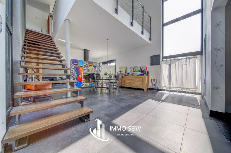 Maison - 229 m² - 7 pièces