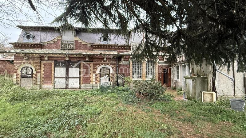 Maison - 890 m² - 8 pièces