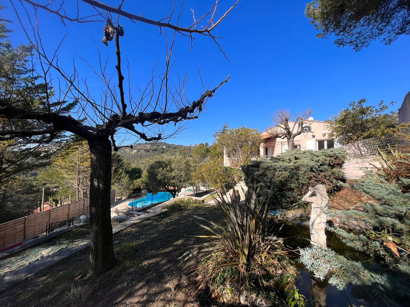 Villa - 241 m² - 7 pièces