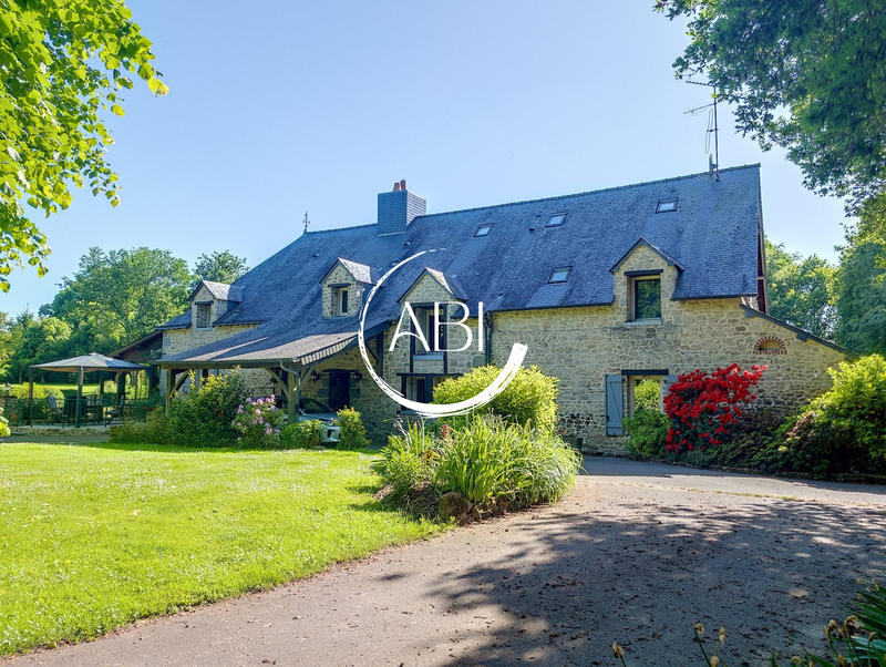 Maison ancienne - 250 m² - 7 pièces