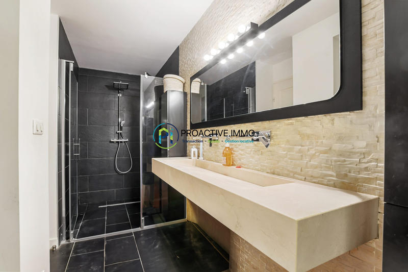 Appartement - 230 m² - 6 pièces