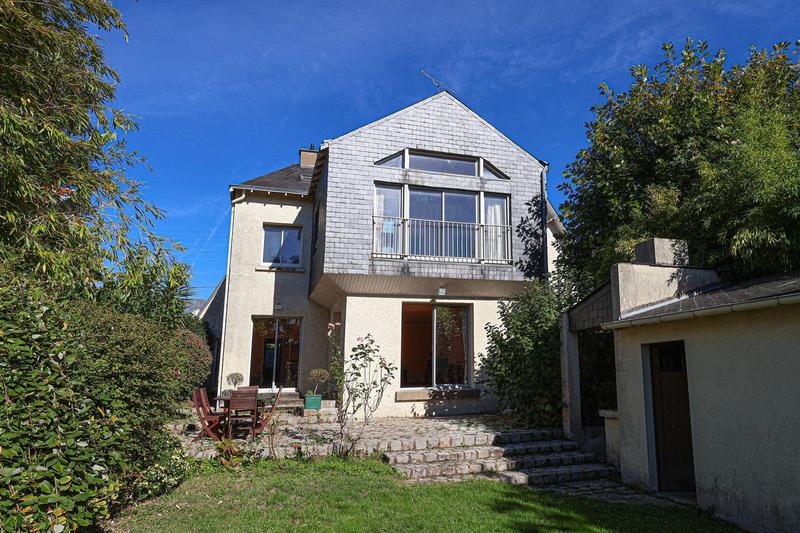 Maison - 220 m² - 8 pièces