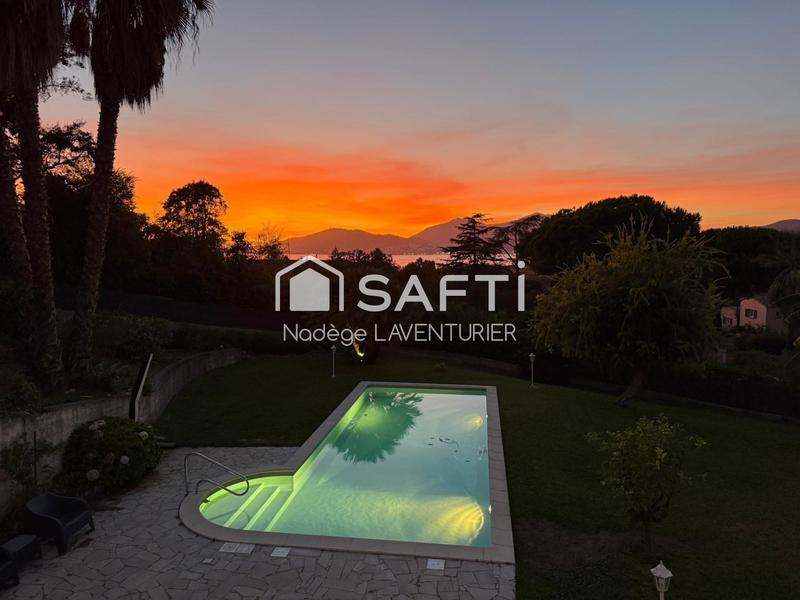 Villa - 220 m² - 9 pièces