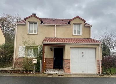 Maison - 96 m² - 6 pièces