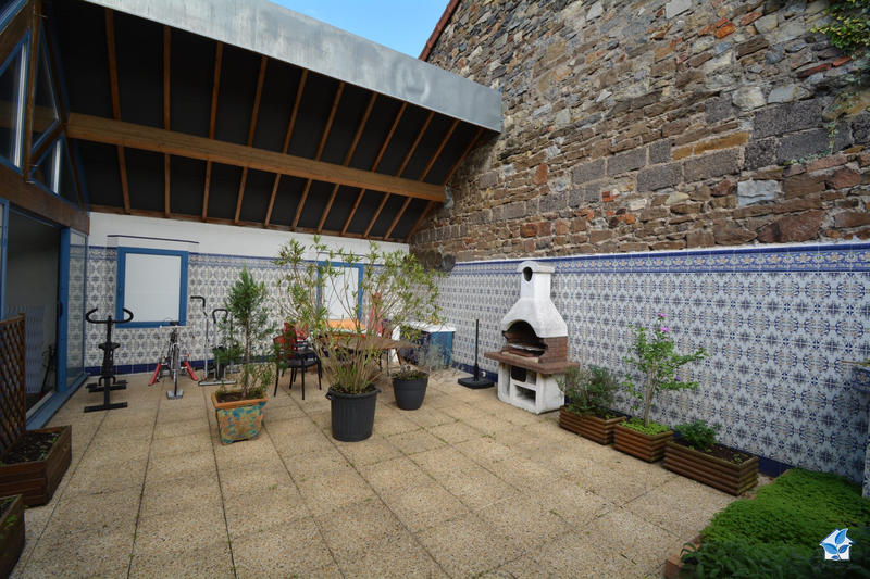 Maison traditionnelle - 248 m² - 6 pièces