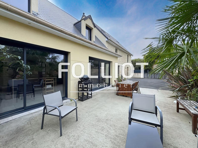 Maison - 220 m² - 6 pièces