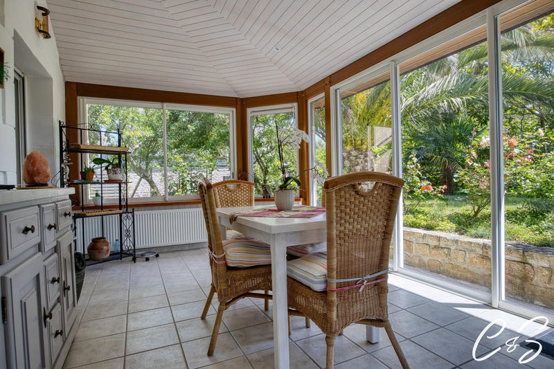 Maison - 219 m² - 8 pièces