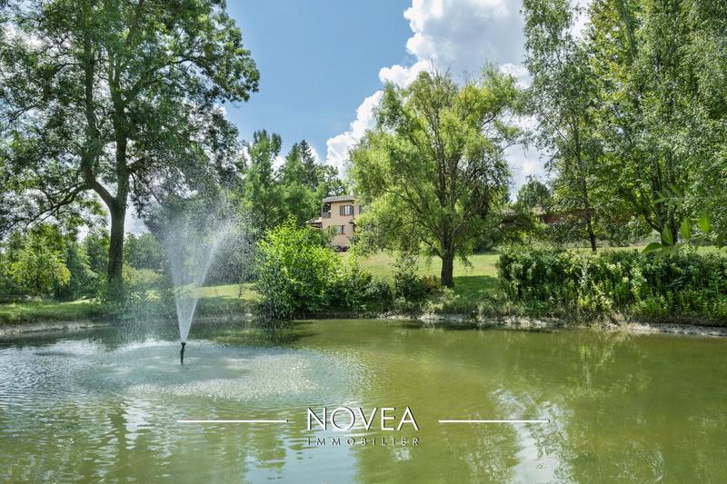 Maison - 220 m² - 9 pièces