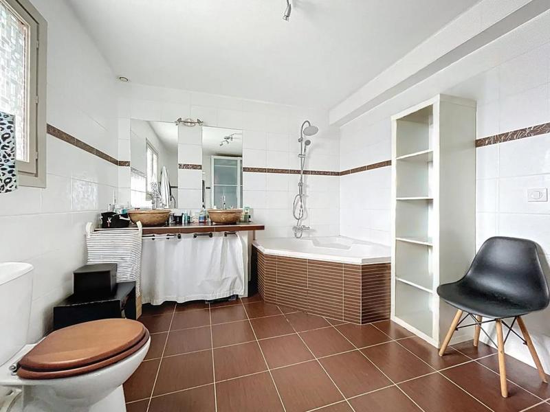 Maison - 226 m² - 7 pièces