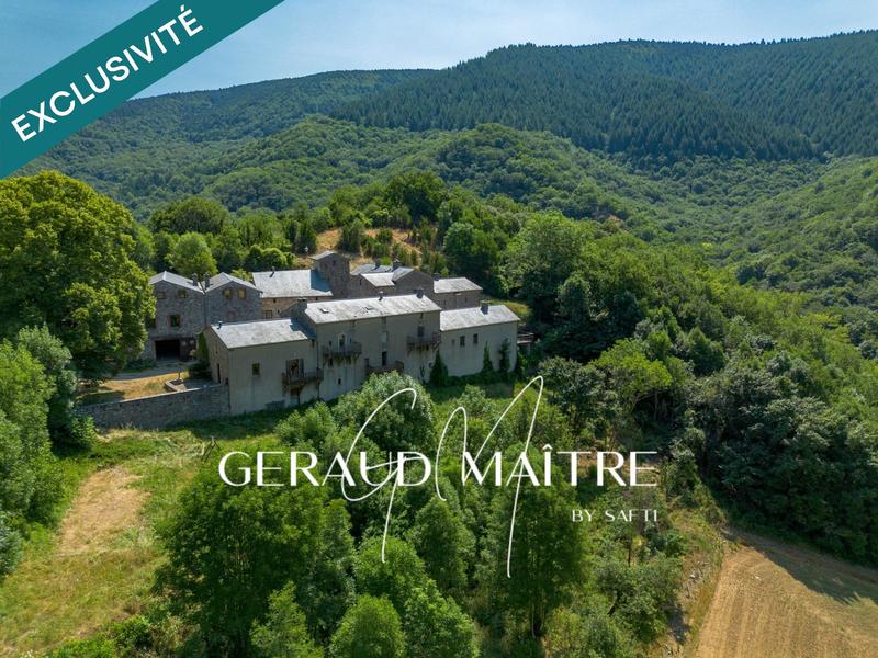 Maison - 1 080 m² - 90 pièces