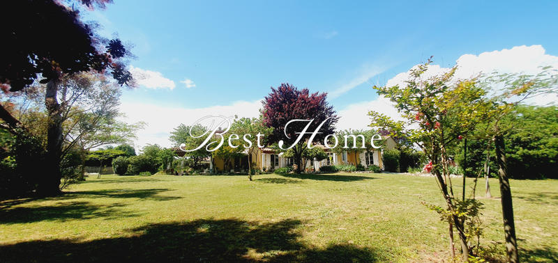 Maison - 230 m² - 8 pièces