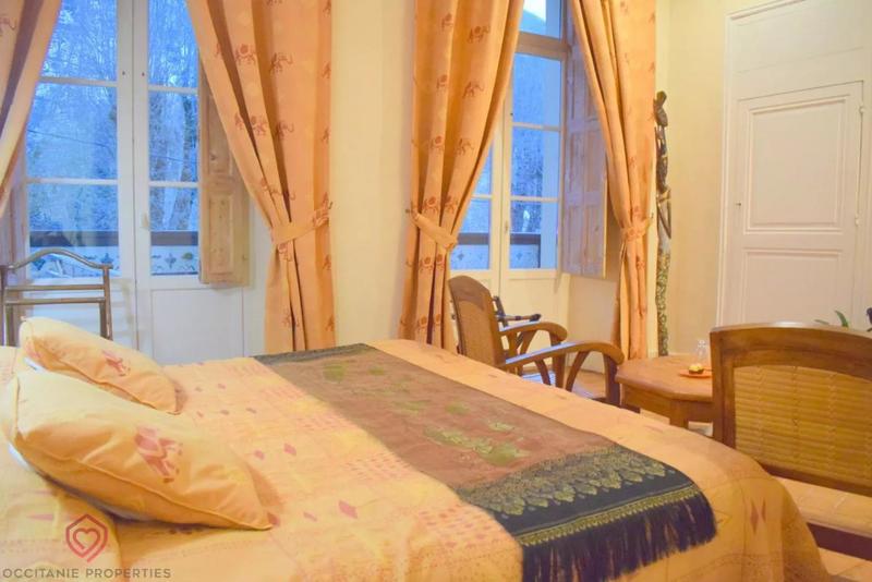 Propriété - 302 m² - 10 pièces