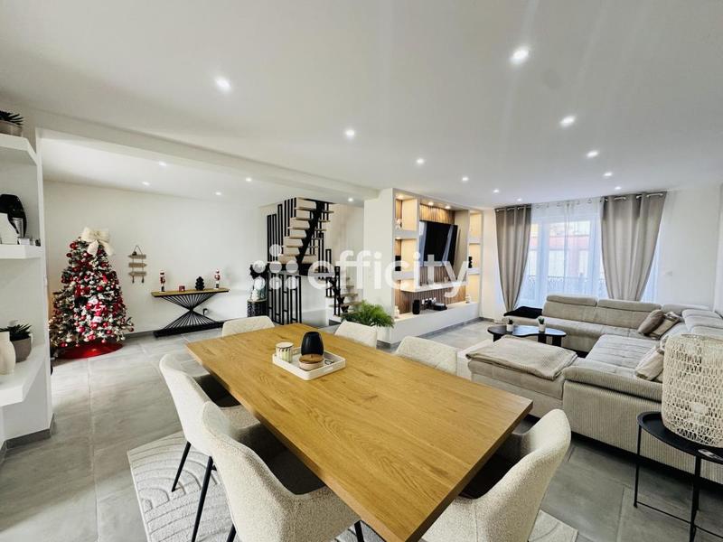 Maison - 104 m² - 6 pièces