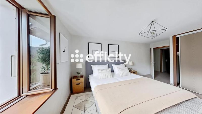 Appartement - 90 m² - 4 pièces