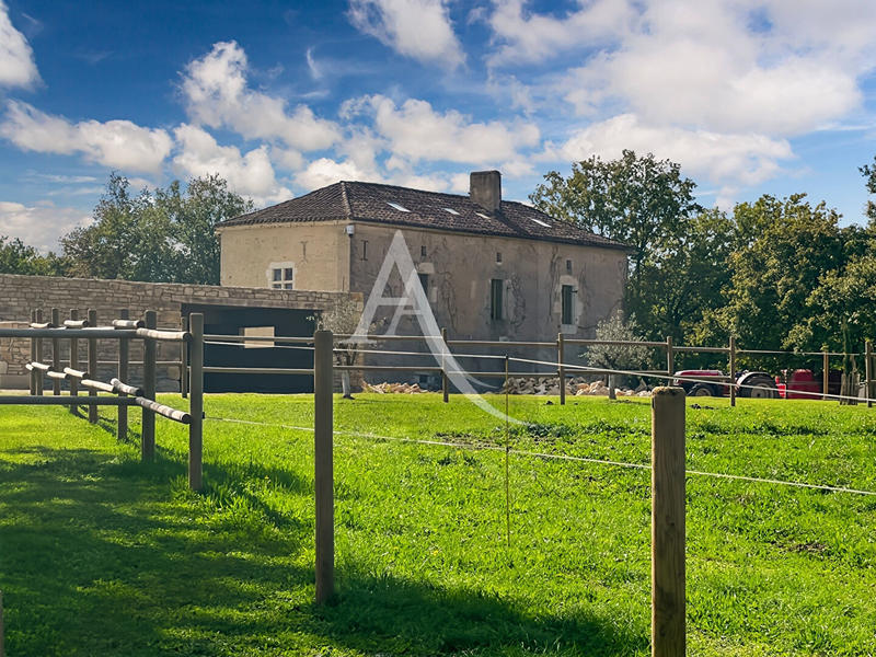 Maison - 250 m² - 8 pièces