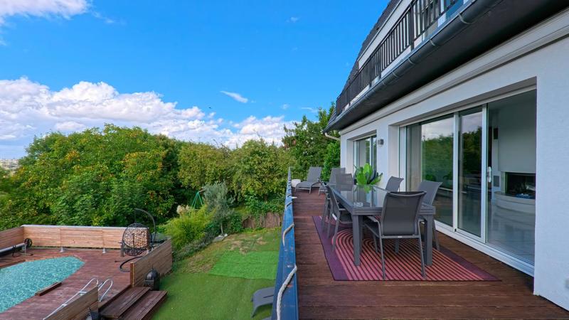 Maison - 215 m² - 9 pièces