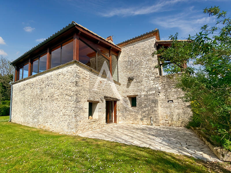 Maison - 200 m² - 8 pièces