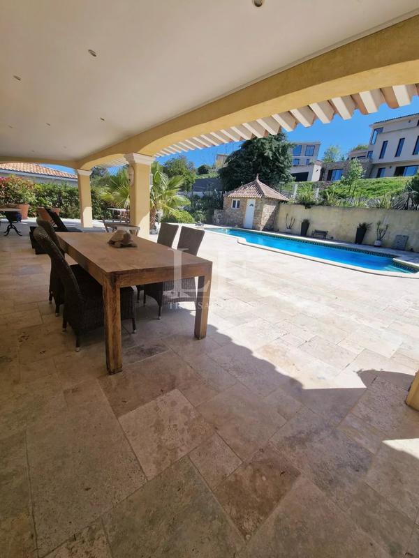 Villa - 179 m² - 5 pièces