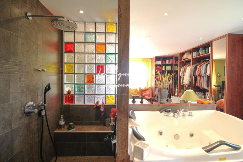 Maison - 275 m² - 8 pièces