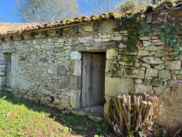 Maison traditionnelle - 77 m² - 2 pièces