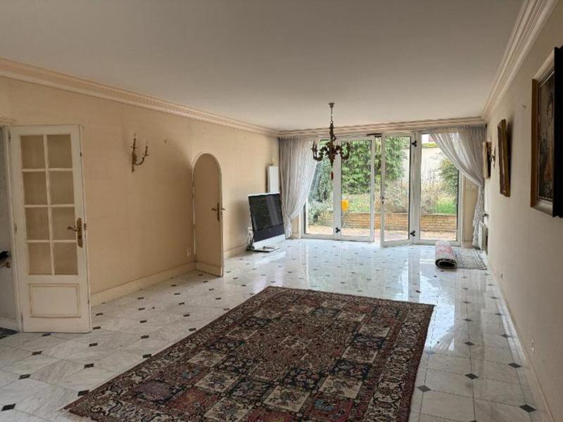 Maison - 644 m² - 12 pièces