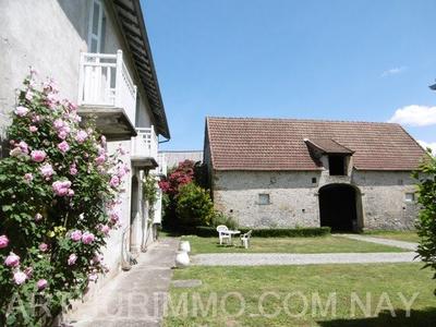 Maison - 290 m² - 9 pièces