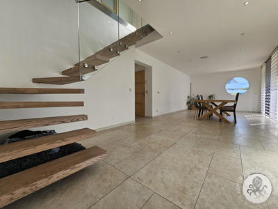 Maison - 203 m² - 6 pièces