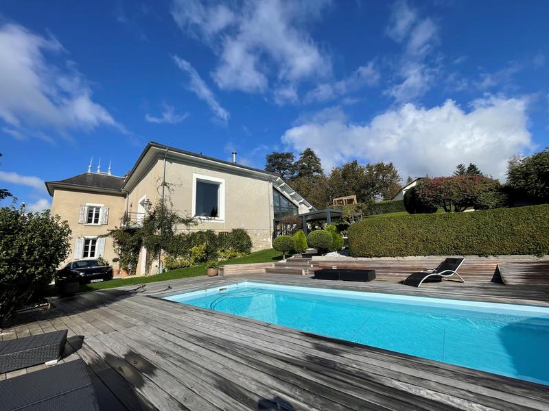 Maison - 436 m² - 11 pièces