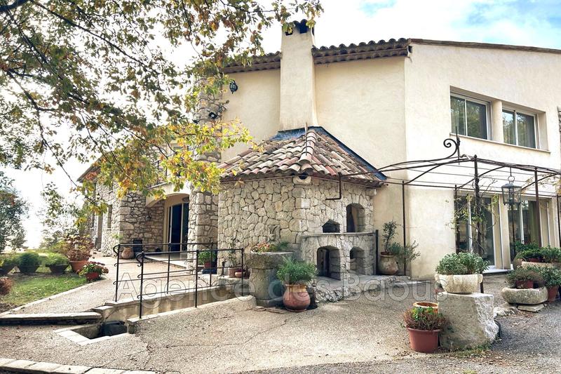 Maison - 222 m² - 6 pièces