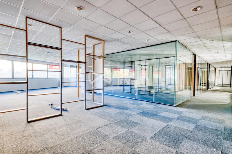 Bureau - 600 m²