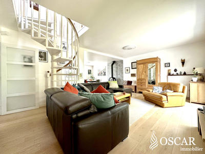 Maison traditionnelle - 203 m² - 8 pièces